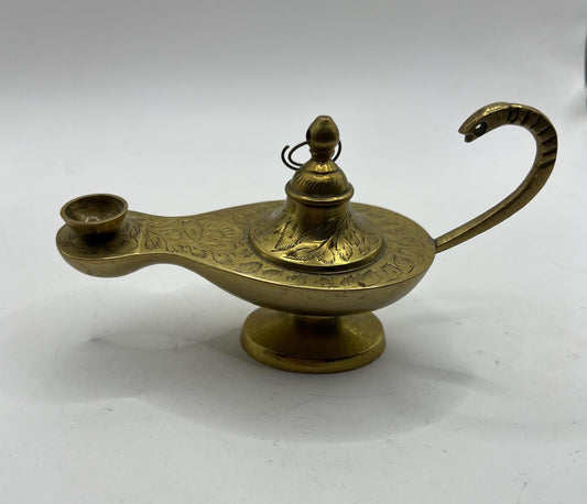 Serpent handled brass oil lamp
