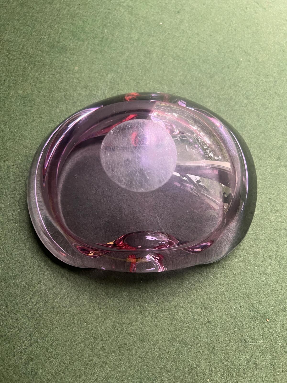 Vintage neodymium alexandrite glass ashtray. Beautiful colour changing oval trinket ring dish. Collectible purple pink hand blown glass.