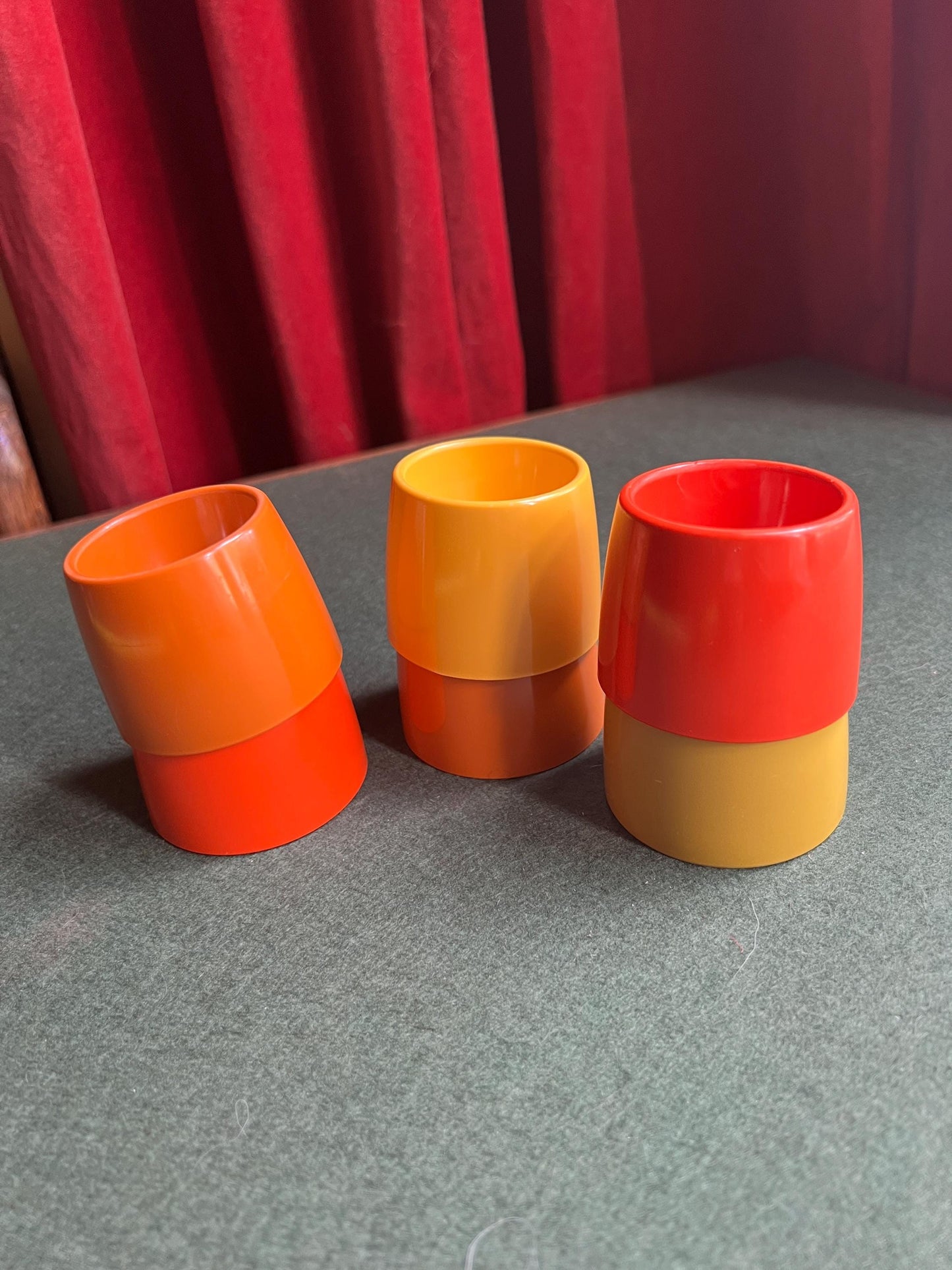 Set 6 melamine egg cups. Vintage retro Gaydon eggcup set.