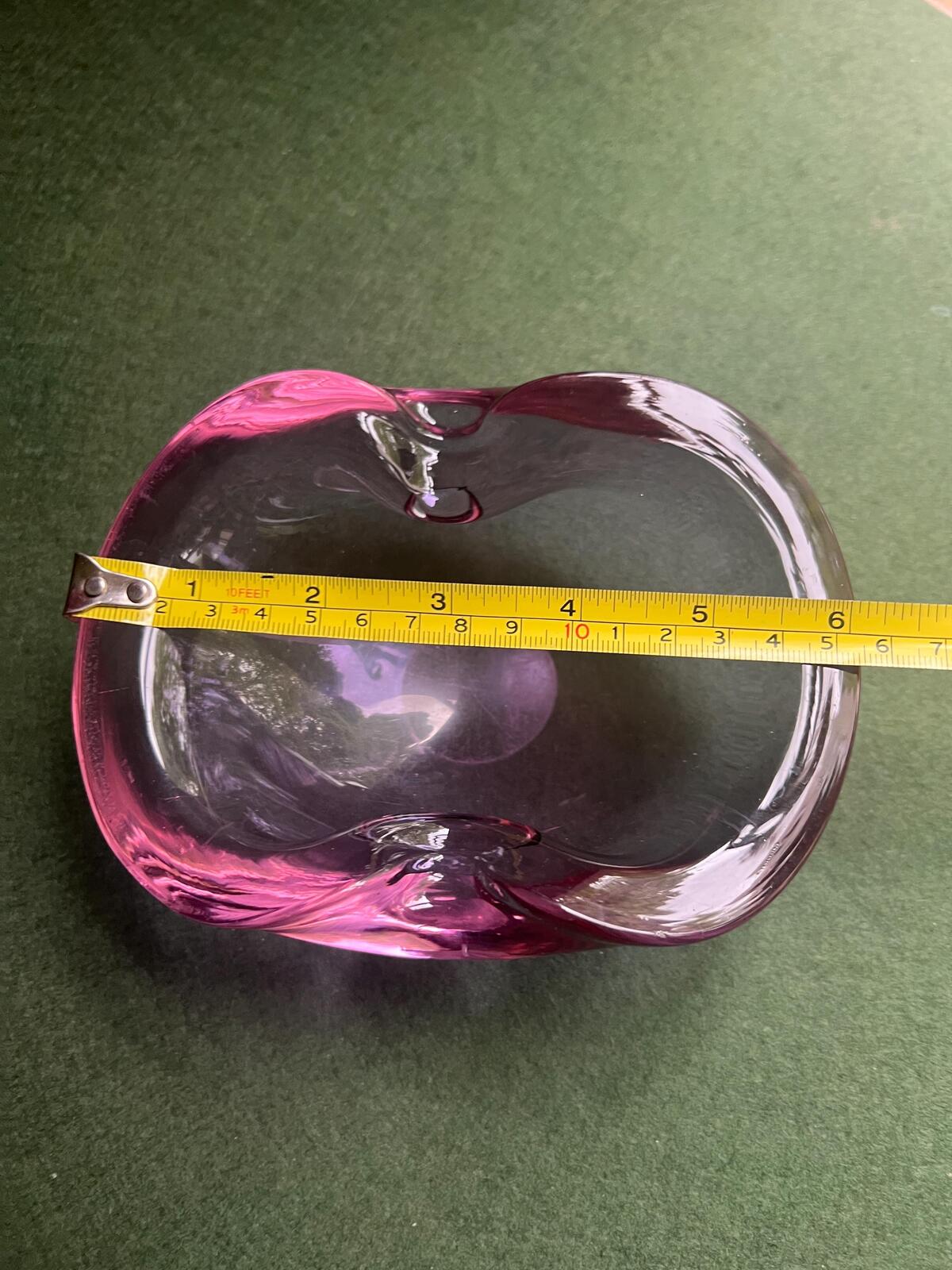 Vintage neodymium alexandrite glass ashtray. Beautiful colour changing oval trinket ring dish. Collectible purple pink hand blown glass.
