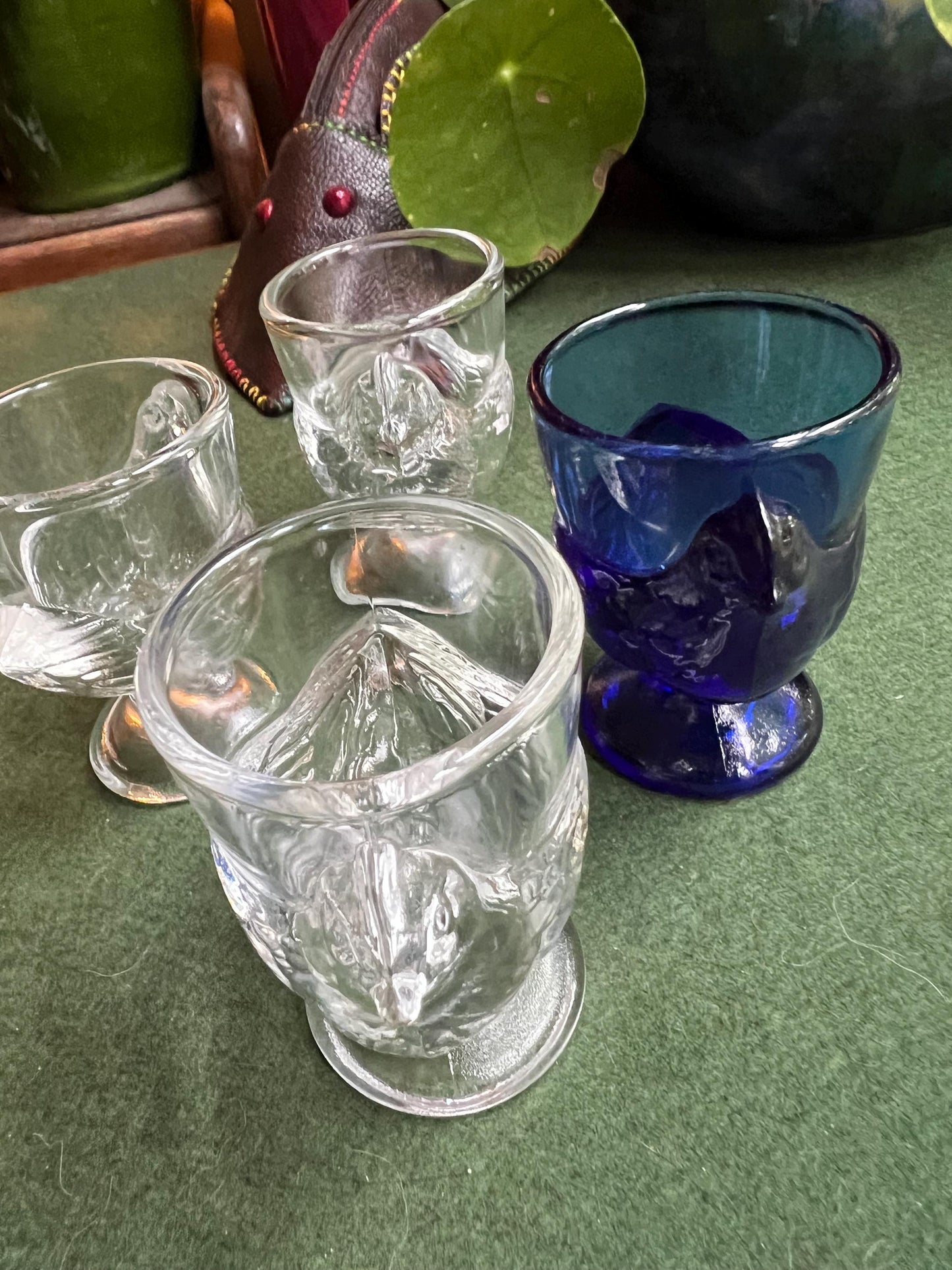 Set 4 vintage glass egg cups Retro Chicken egg cups.