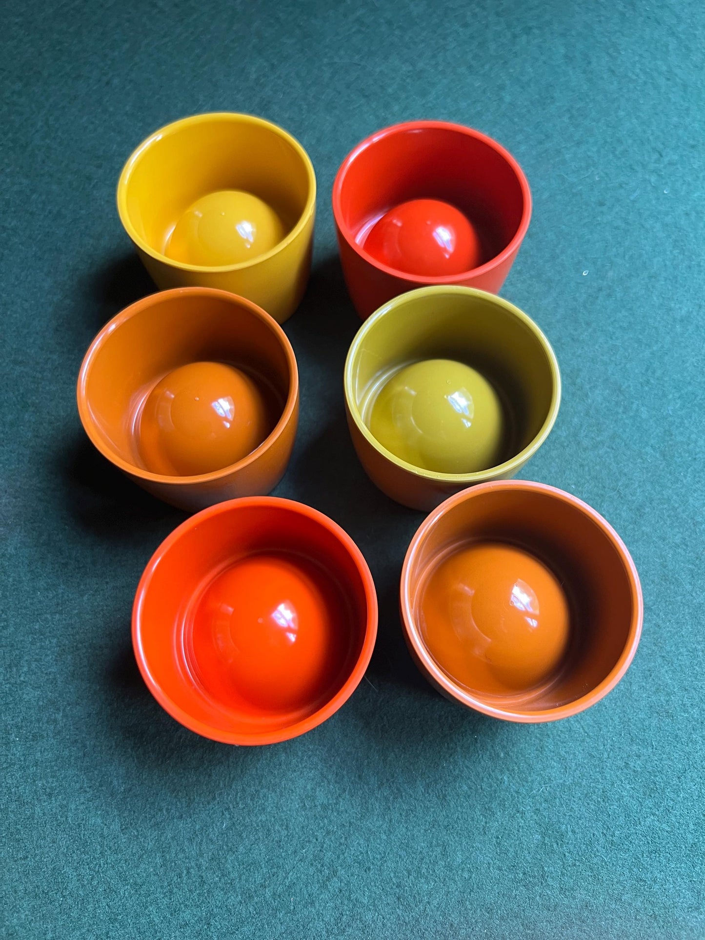 Set 6 melamine egg cups. Vintage retro Gaydon eggcup set.