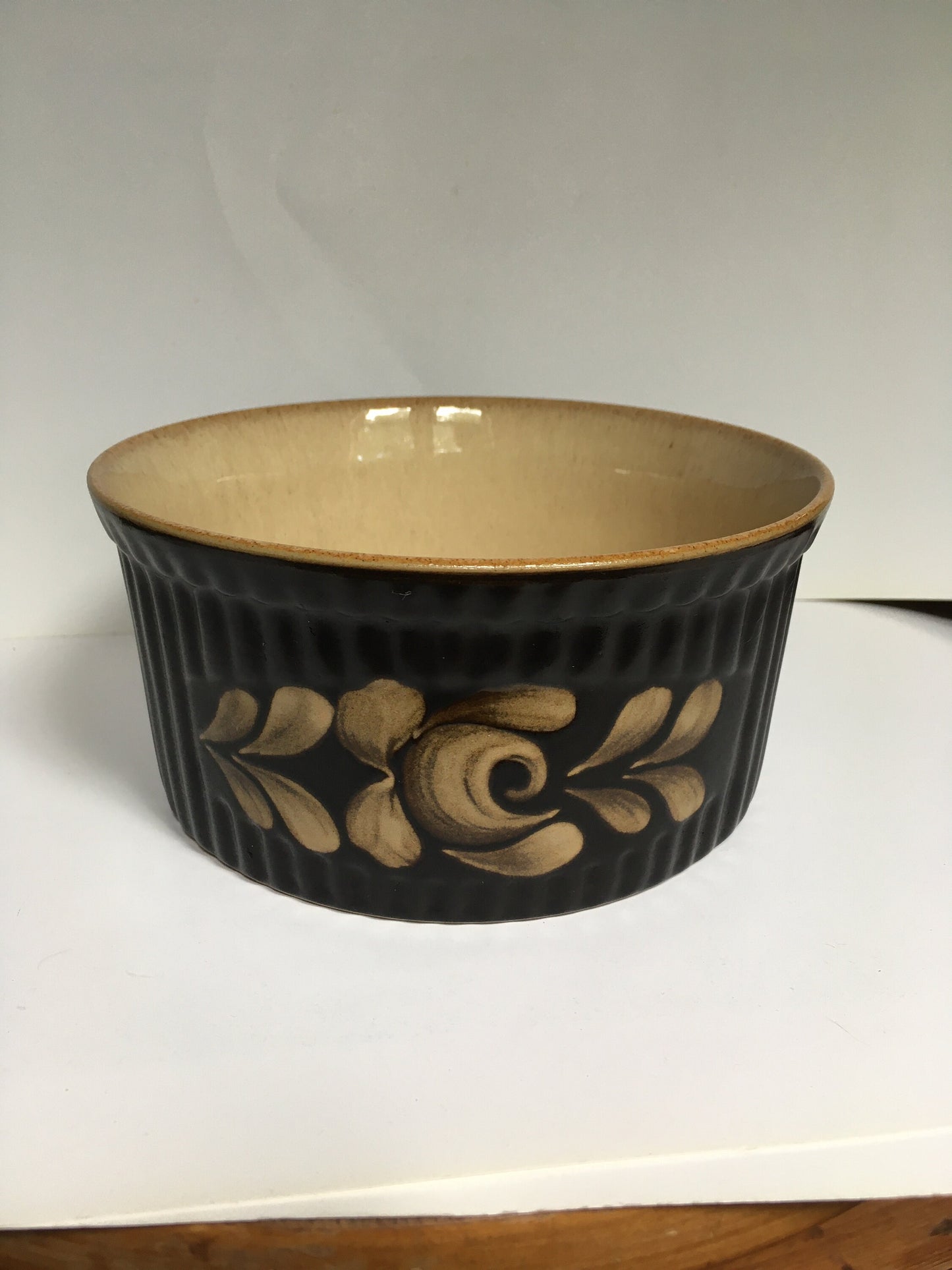 Vintage Denby Deep Pie dish casserole. Brown glazed stone ware with Daisy pattern. Stamped 1 1/2 pints Bakewell England.