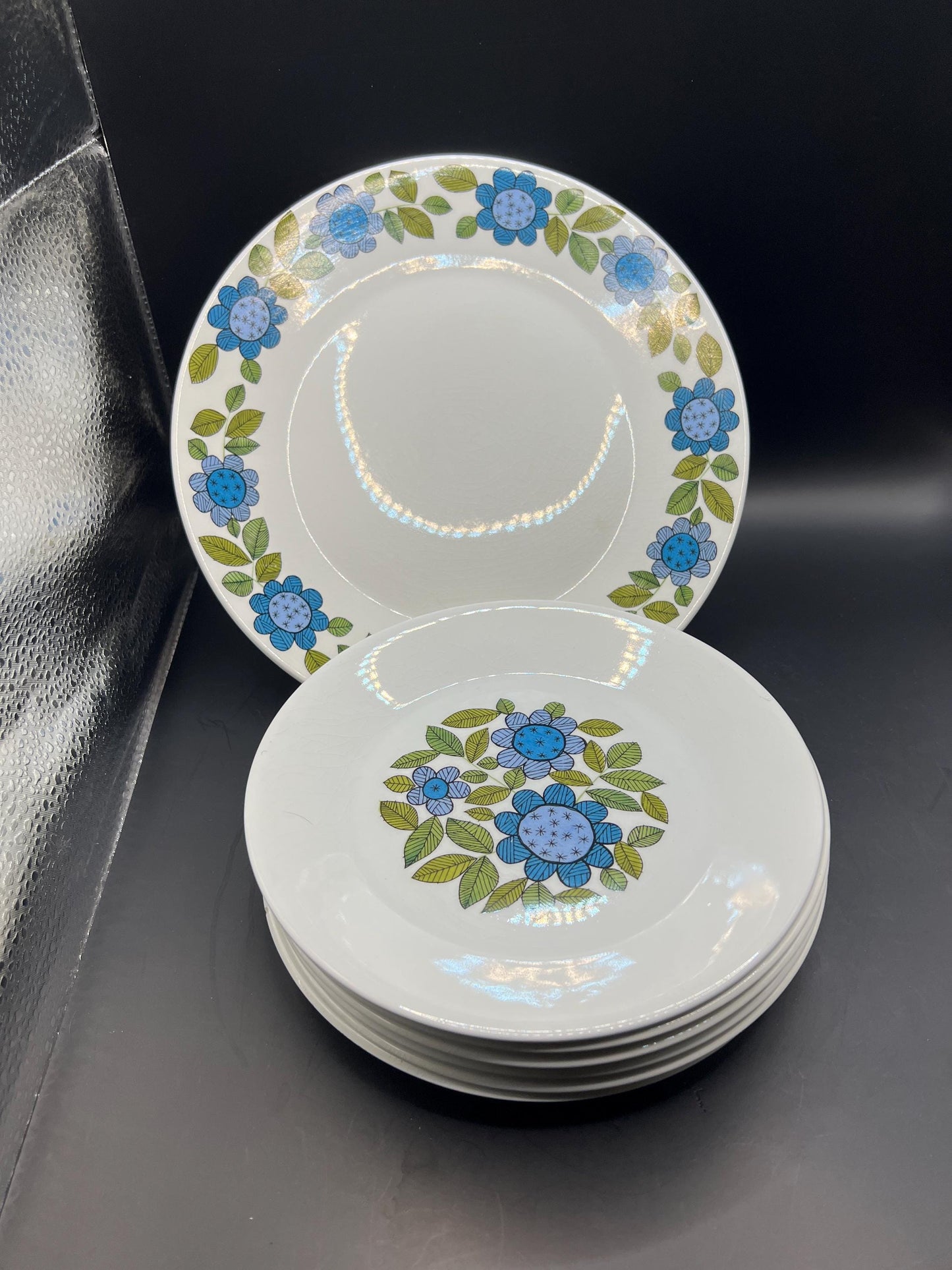 Set 6 side plates and cake sandwich plate. Topic pattern Stamped JG Meakin.