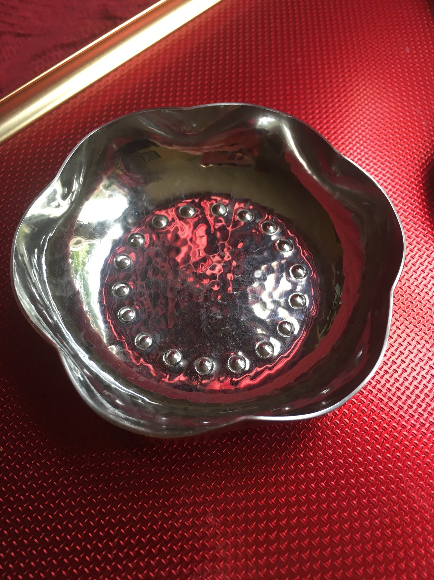 Staybrite trinket pin dish. Arts and Crafts movement key dish. Silver tone console. Stamped KSIA Hand beaten 1x Keswick 2x Borrowdale.
