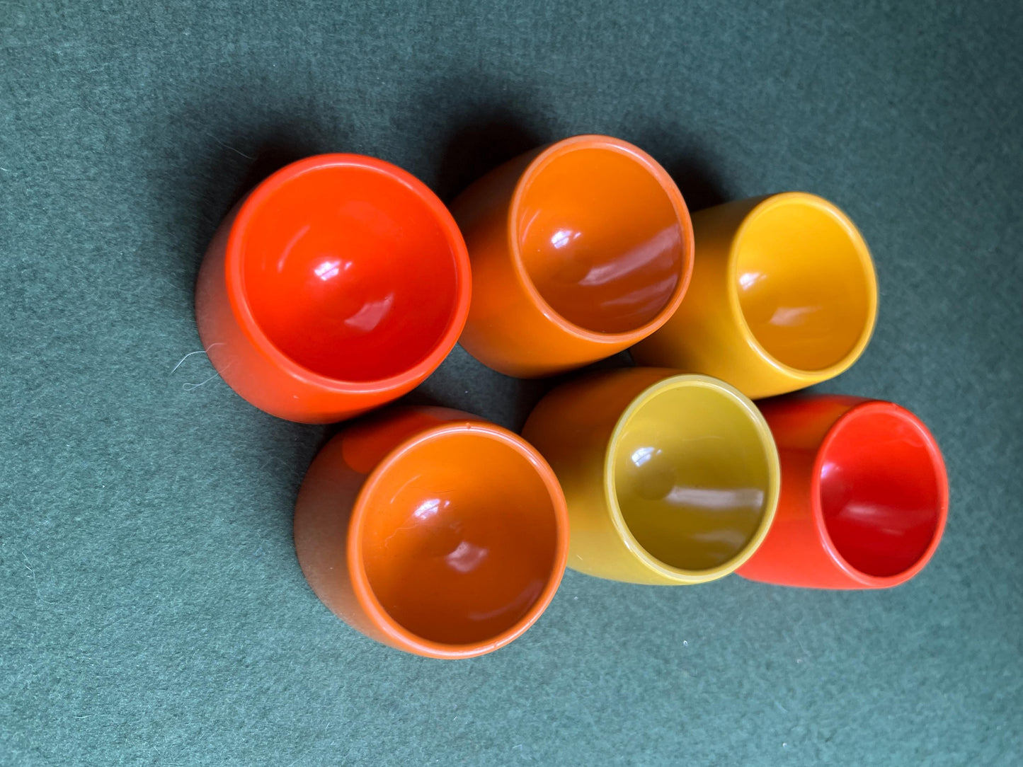 Set 6 melamine egg cups. Vintage retro Gaydon eggcup set.