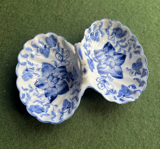 Vintage trinket dish. Ruffle edged handled blue white ceramic two part shell dish.