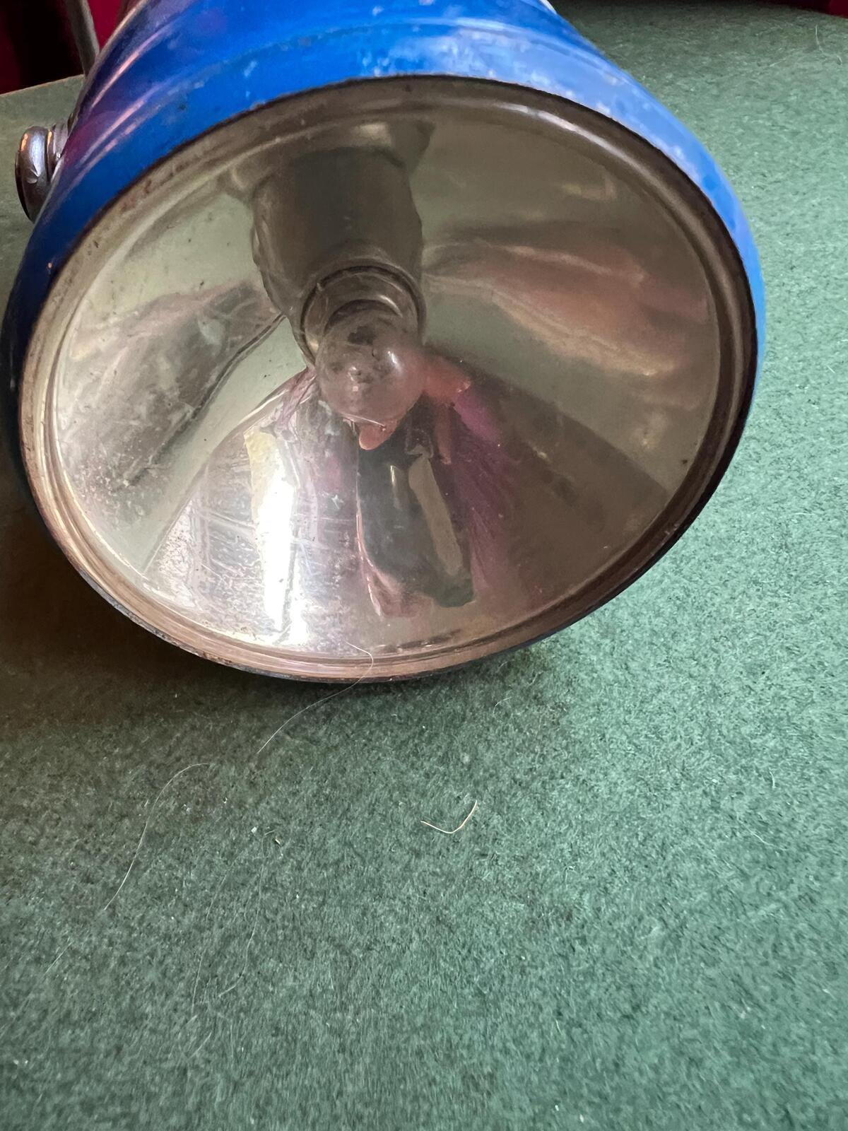 Vintage VARTA lantern flashlight. With plate VARTA Nr 651 Made in Germany. Untested battery operated multi use lantern.