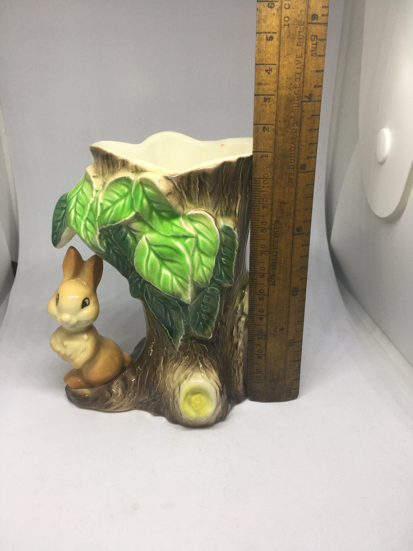 Vintage Hornsea ceramic tree stump Vase with sitting bunny. Made in England Fauna Stamped 55.