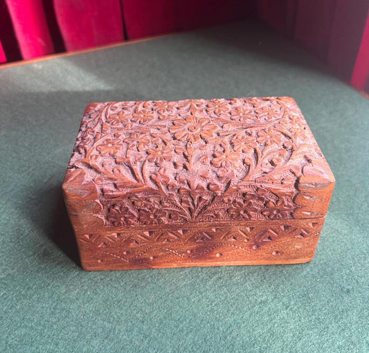 Vintage decorative wooden box. Hand carved floral design jewellery treasure box.