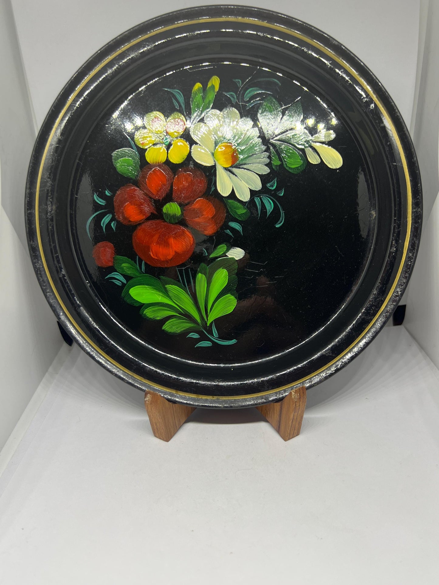 Vintage Russian Toleware Tray. Marked Llena (Yeha) 83 Kon. Hand painted black round tray with beautiful flowers.
