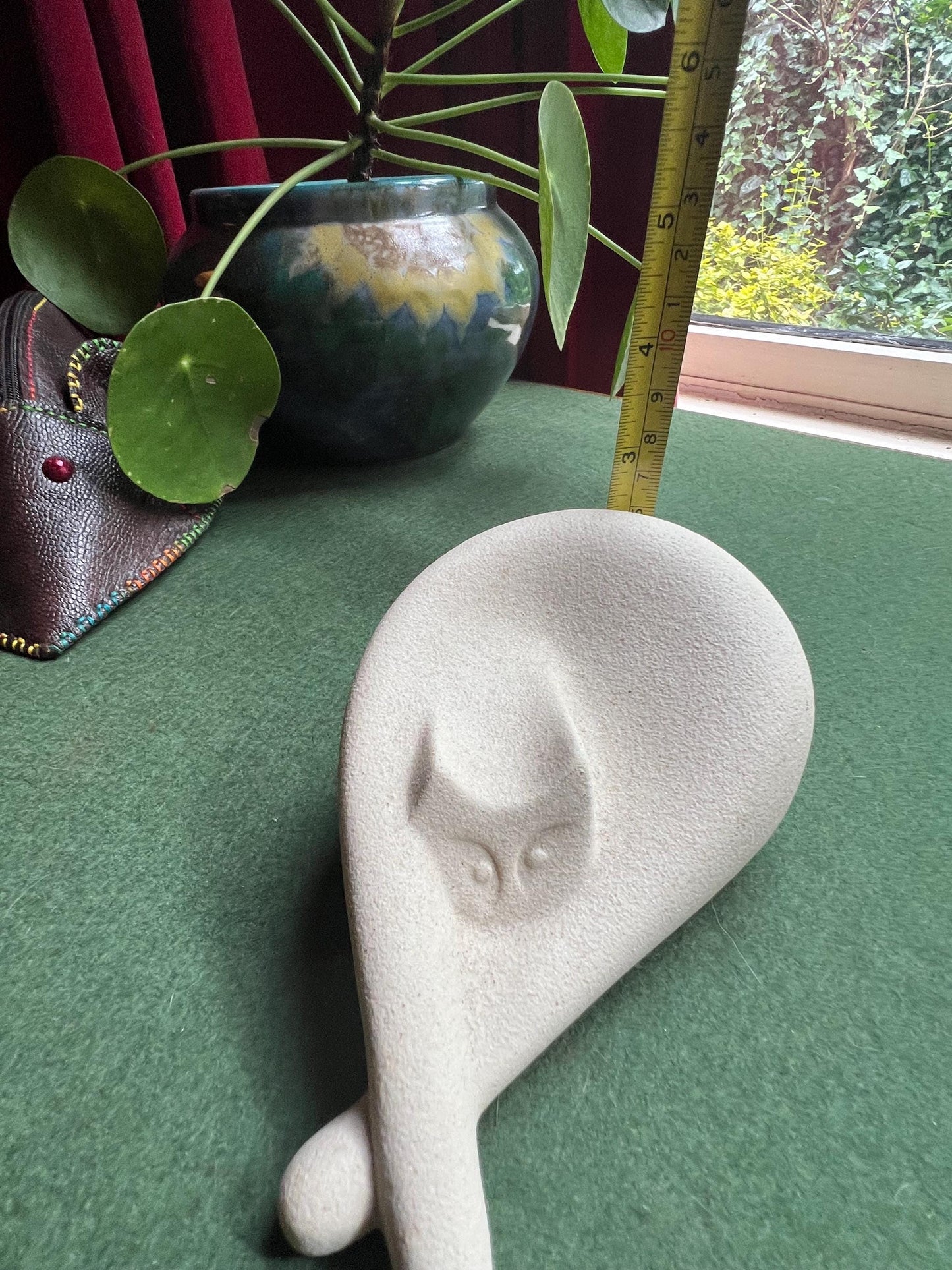 Modernist Stone ware relaxing cat figurine Lineasette Made in Italy
