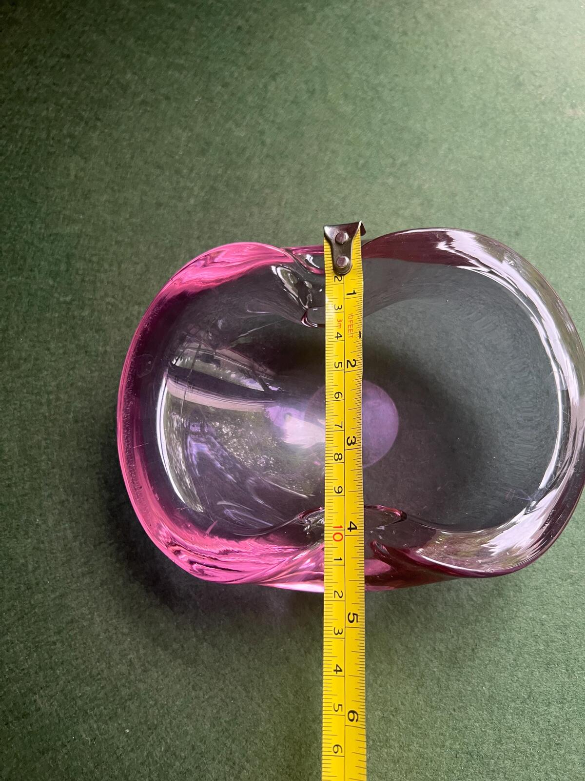 Vintage neodymium alexandrite glass ashtray. Beautiful colour changing oval trinket ring dish. Collectible purple pink hand blown glass.