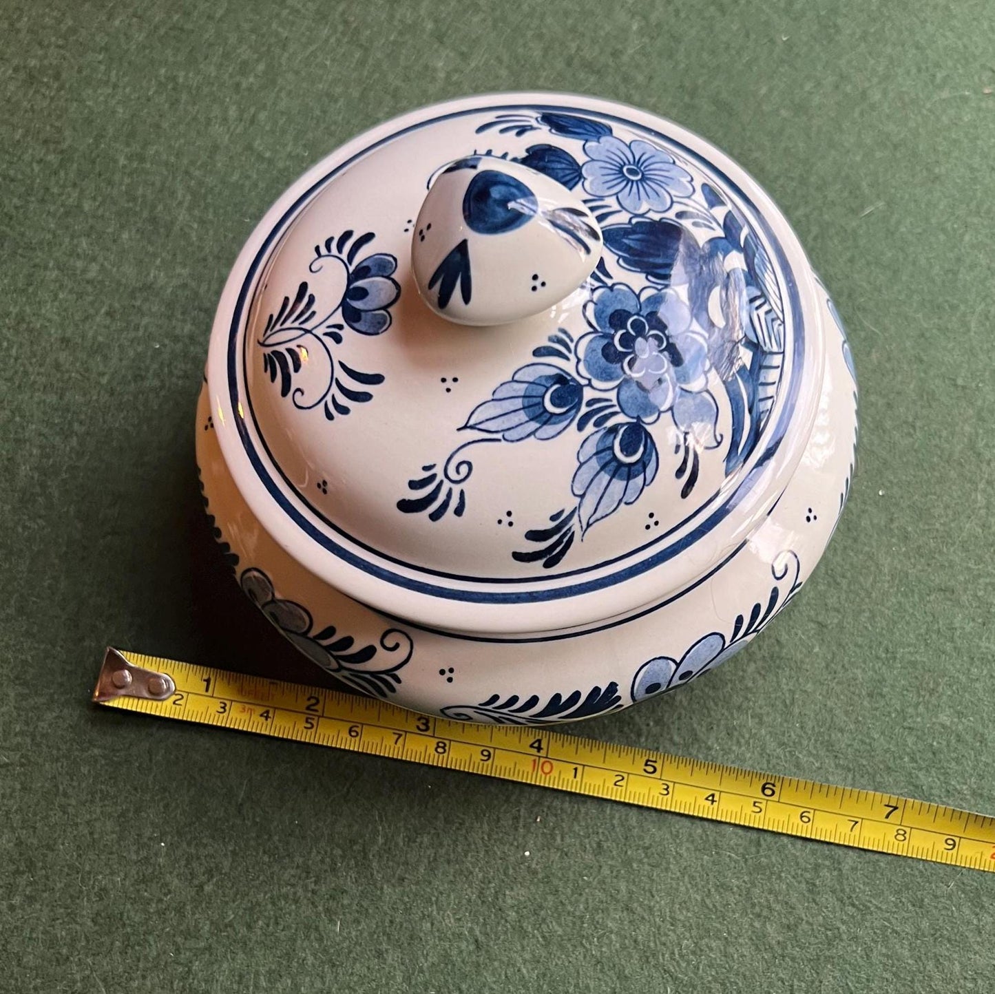 Delft ware lidded sugar bowl dressing table box. Signed Royal Goedewaagen.