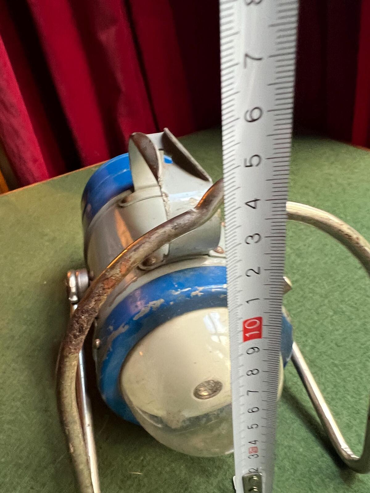 Vintage VARTA lantern flashlight. With plate VARTA Nr 651 Made in Germany. Untested battery operated multi use lantern.
