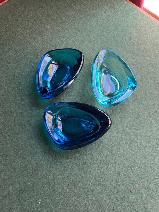 Vintage glass ashtrays trinket dishes. Sklo Union glass. 1x Turquoise blue 2x cobalt blue triangular glass nut bowls. Sold separately.