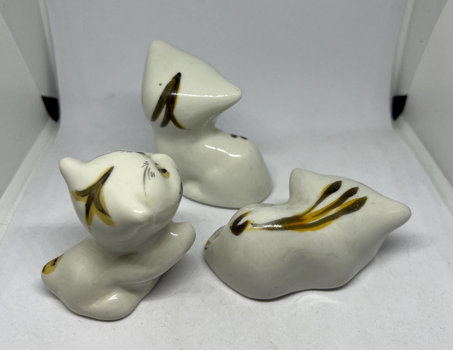 Cat family figurines. Ceramic cat ornaments