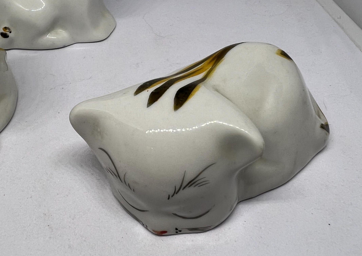 Cat family figurines. Ceramic cat ornaments