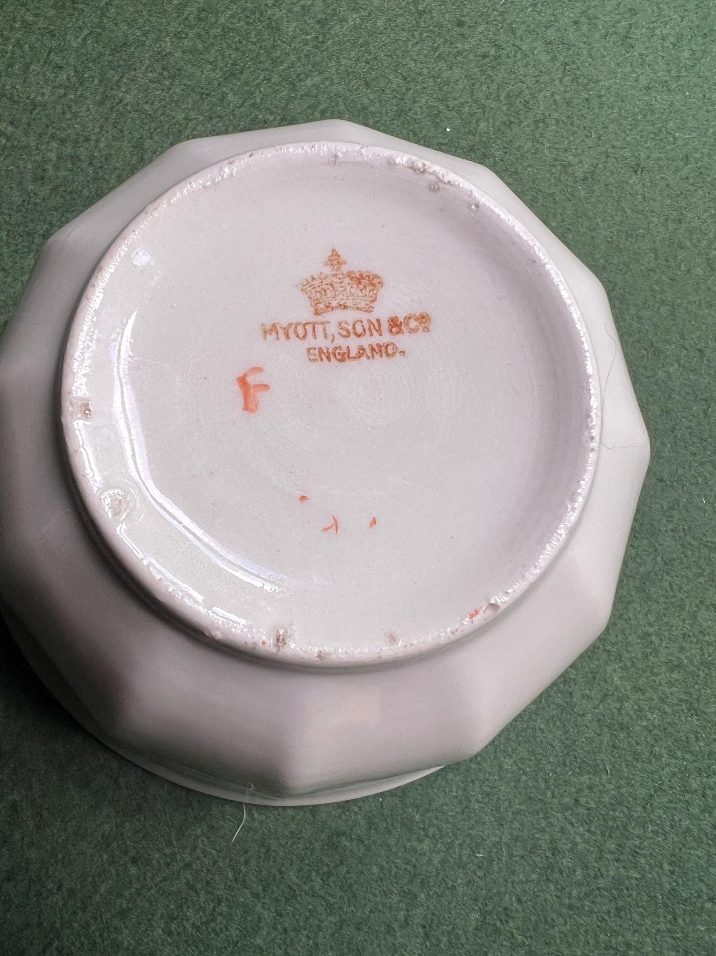 Vintage ceramic serving bowl. Floral pattern. Stamped Myott son and co England.
