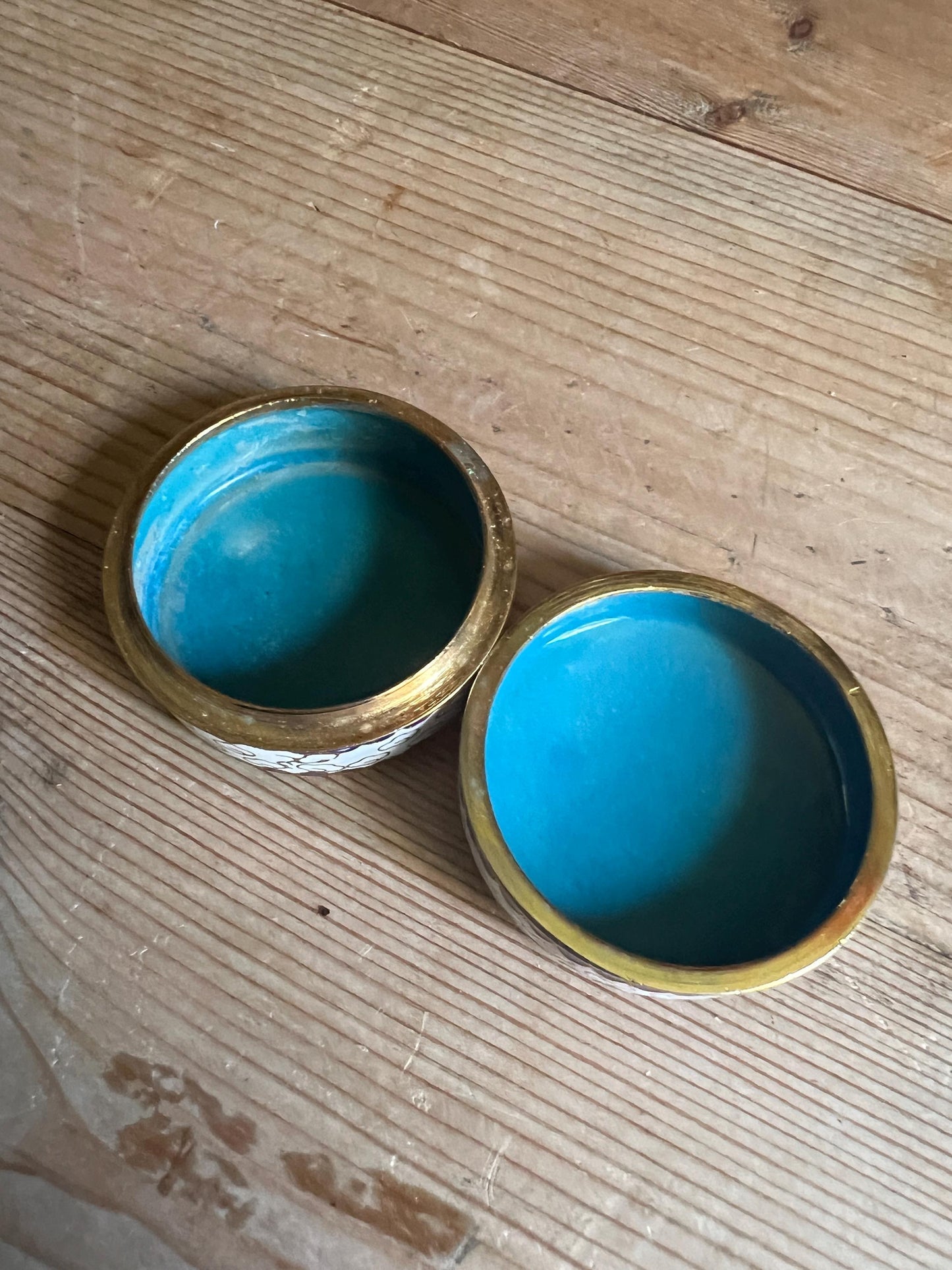 Cloisonne trinket box Lidded floral enamel brass pill box.