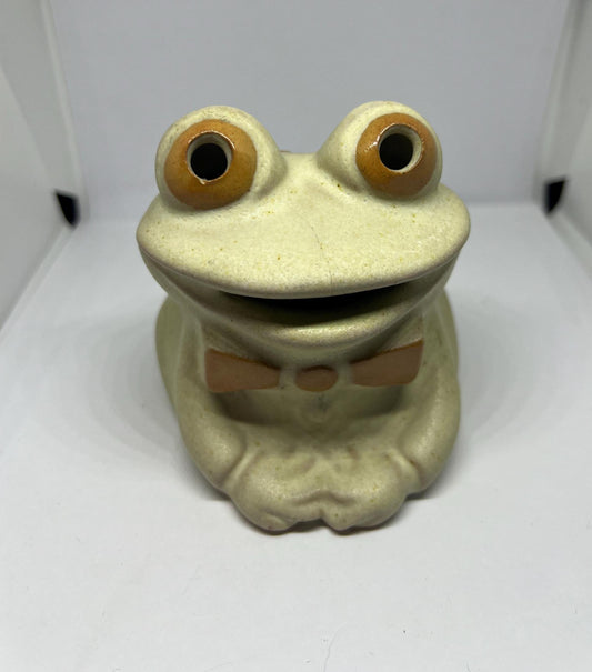 Vintage frog money box 1980s Shelf concept pottery.