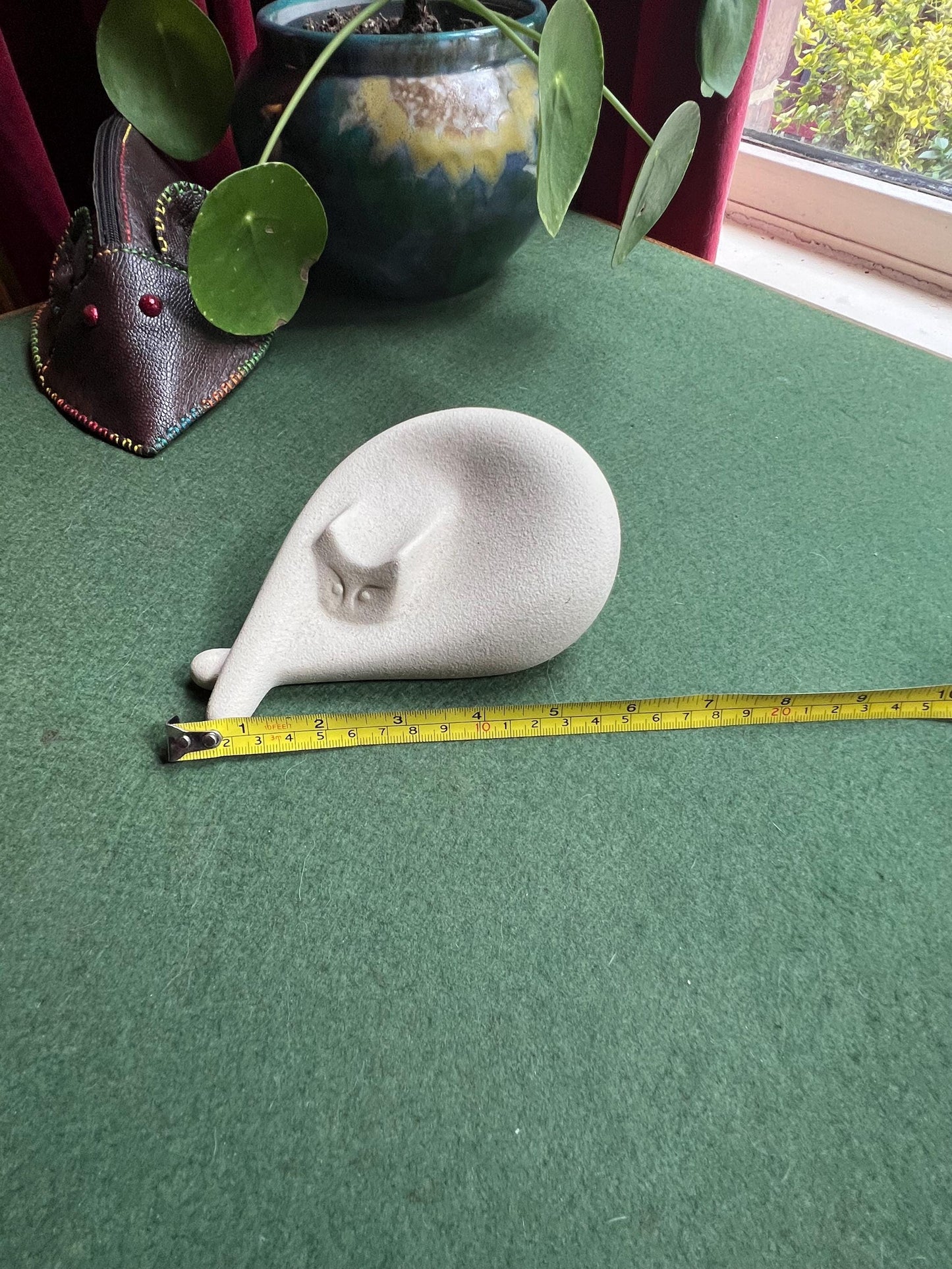 Modernist Stone ware relaxing cat figurine Lineasette Made in Italy