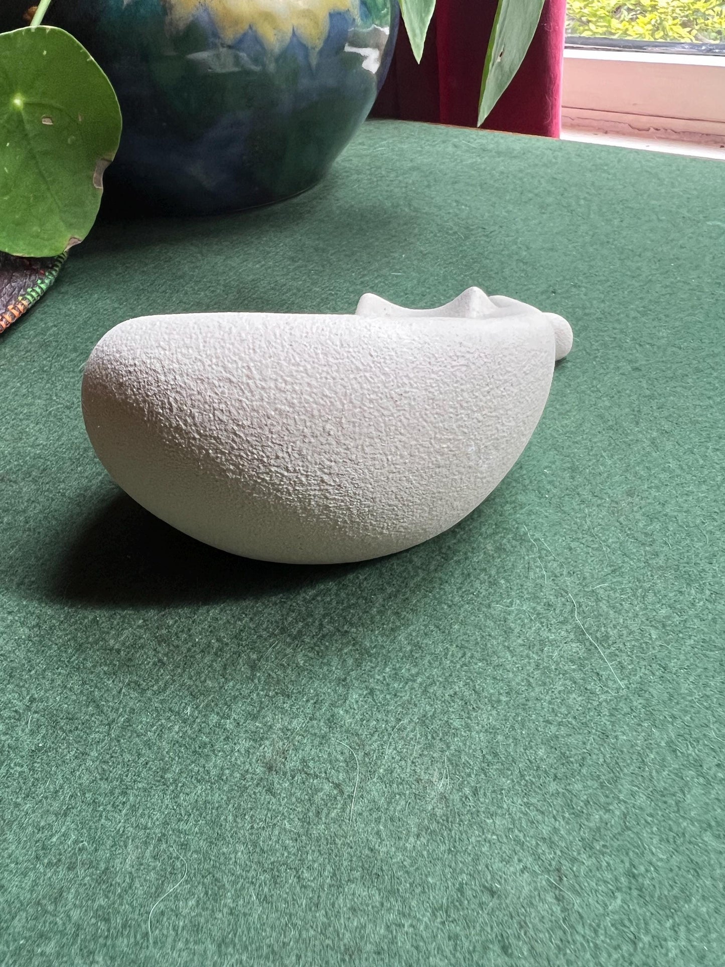 Modernist Stone ware relaxing cat figurine Lineasette Made in Italy