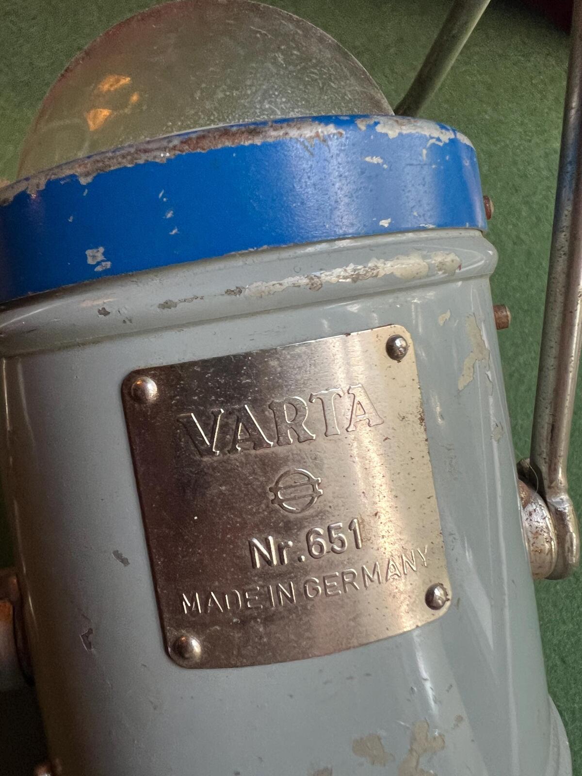 Vintage VARTA lantern flashlight. With plate VARTA Nr 651 Made in Germany. Untested battery operated multi use lantern.