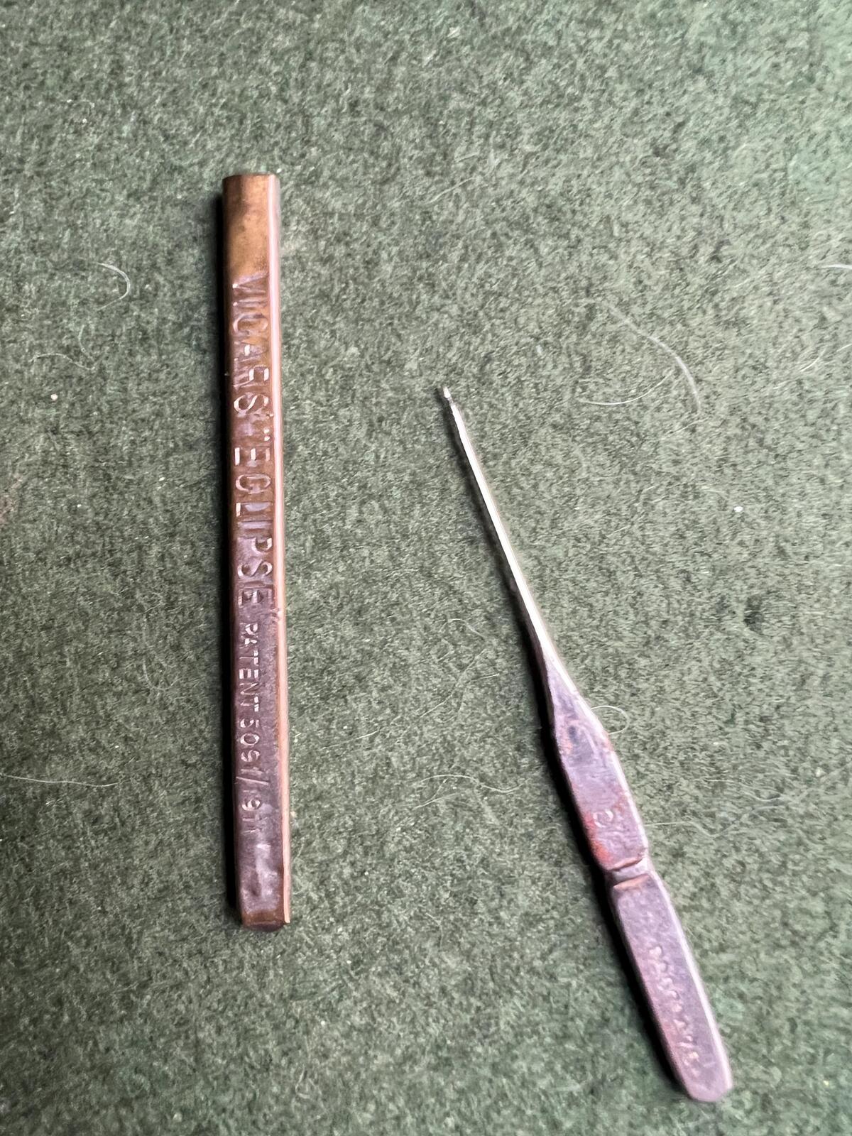 Vintage Edwardian crochet hook boxed set. Red octagonal lidded box with antique crochet hooks. Haberdashery lover gift.