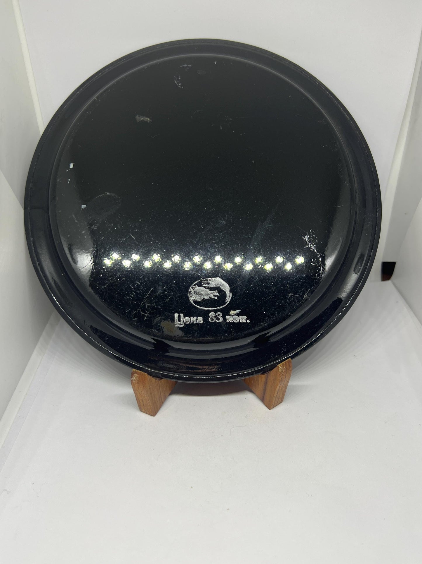 Vintage Russian Toleware Tray. Marked Llena (Yeha) 83 Kon. Hand painted black round tray with beautiful flowers.