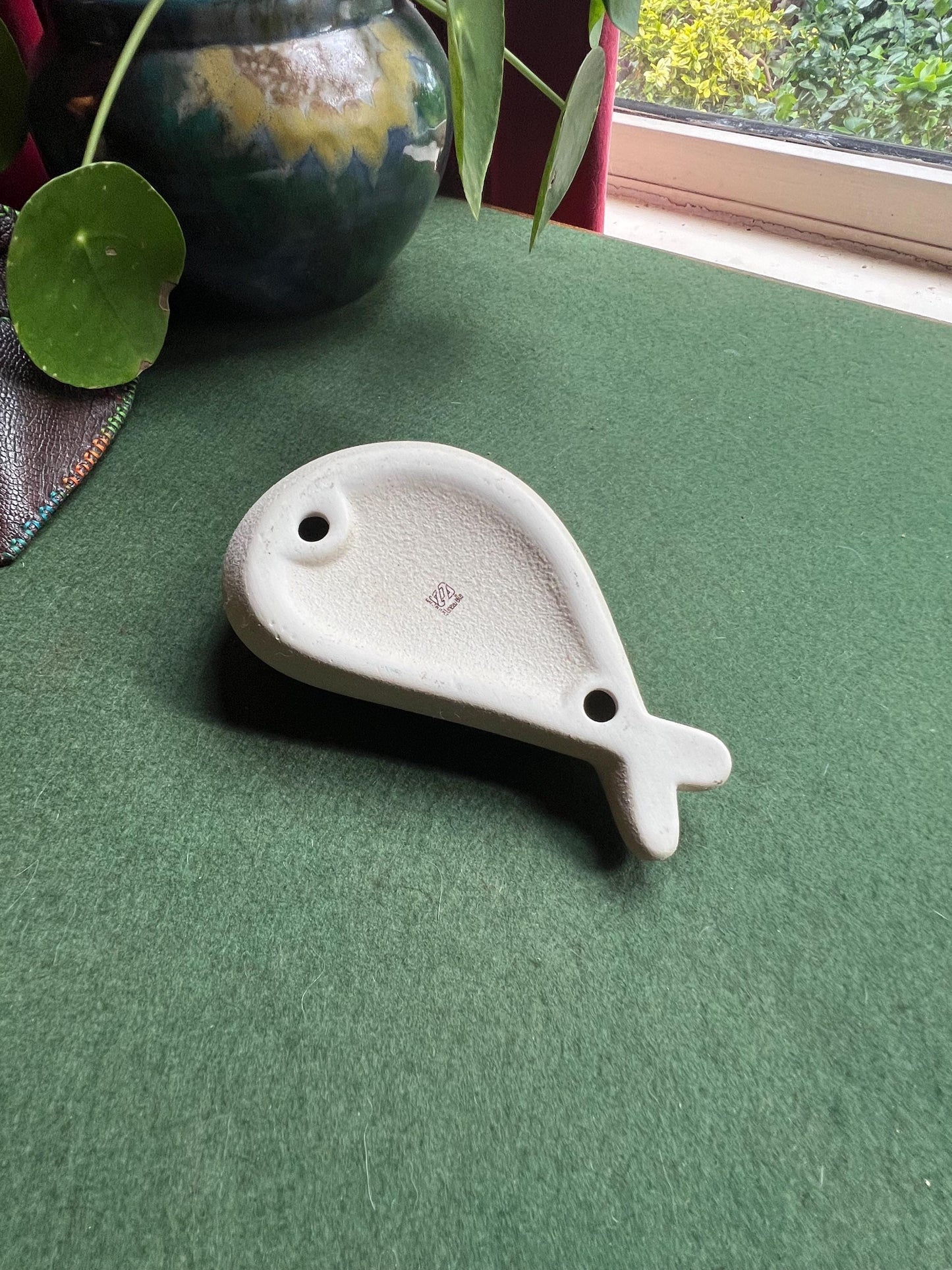 Modernist Stone ware relaxing cat figurine Lineasette Made in Italy
