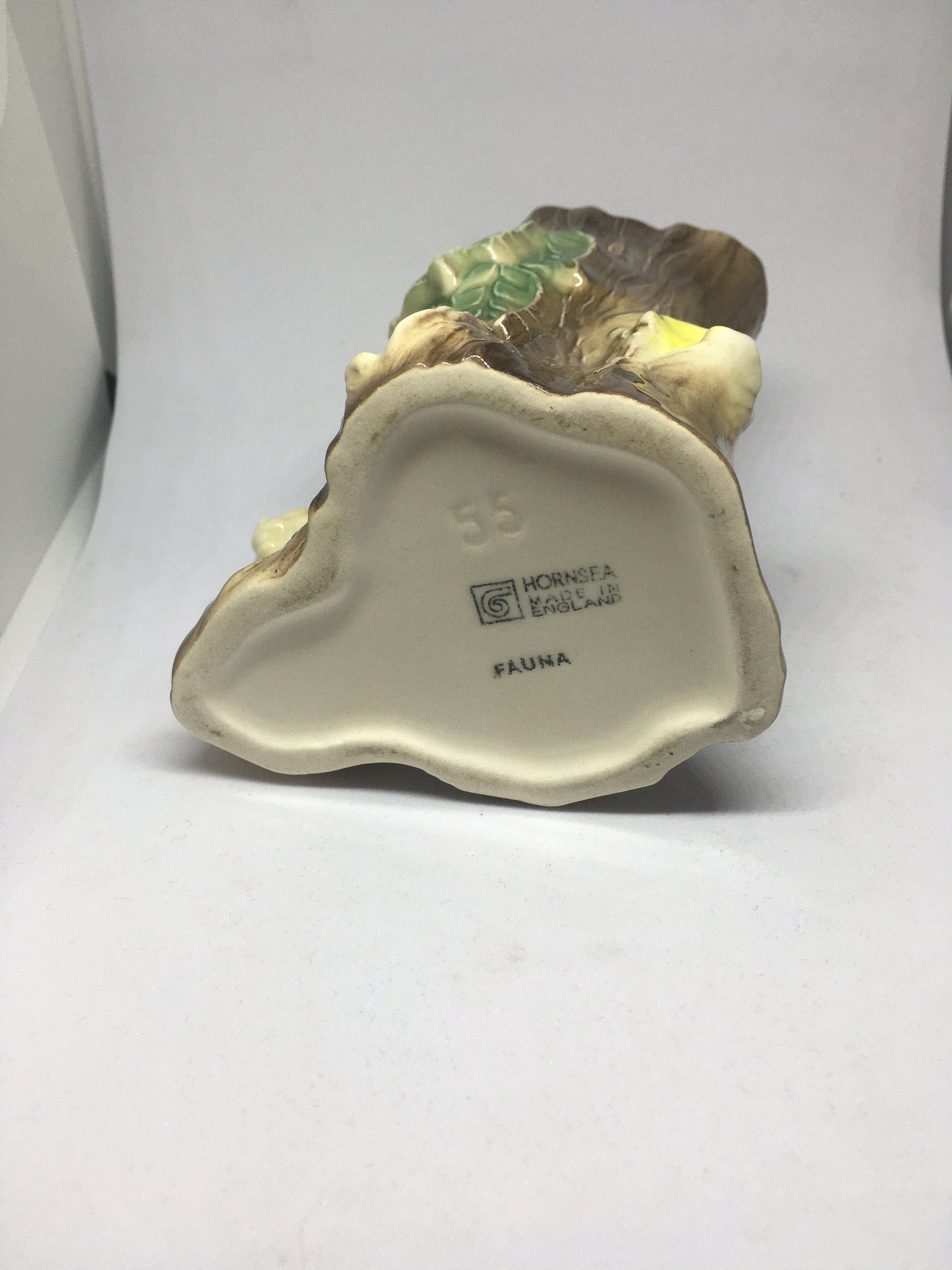 Vintage Hornsea ceramic tree stump Vase with sitting bunny. Made in England Fauna Stamped 55.